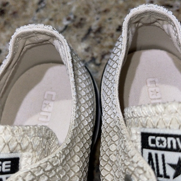 Converse - Picture 2 of 9